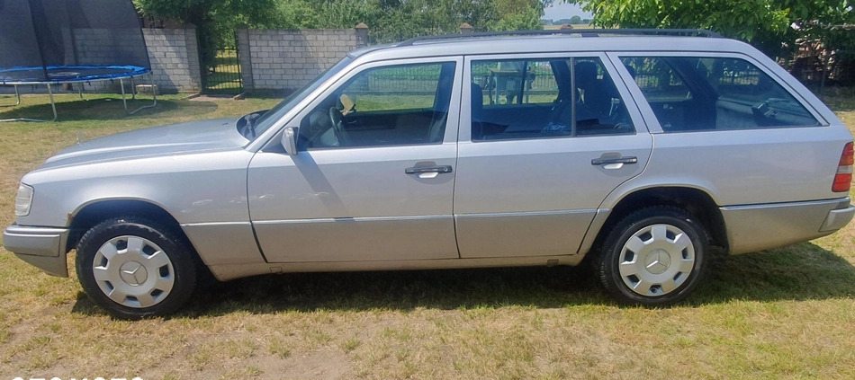 Mercedes-Benz Klasa E cena 8999 przebieg: 385000, rok produkcji 1994 z Brzesko małe 106